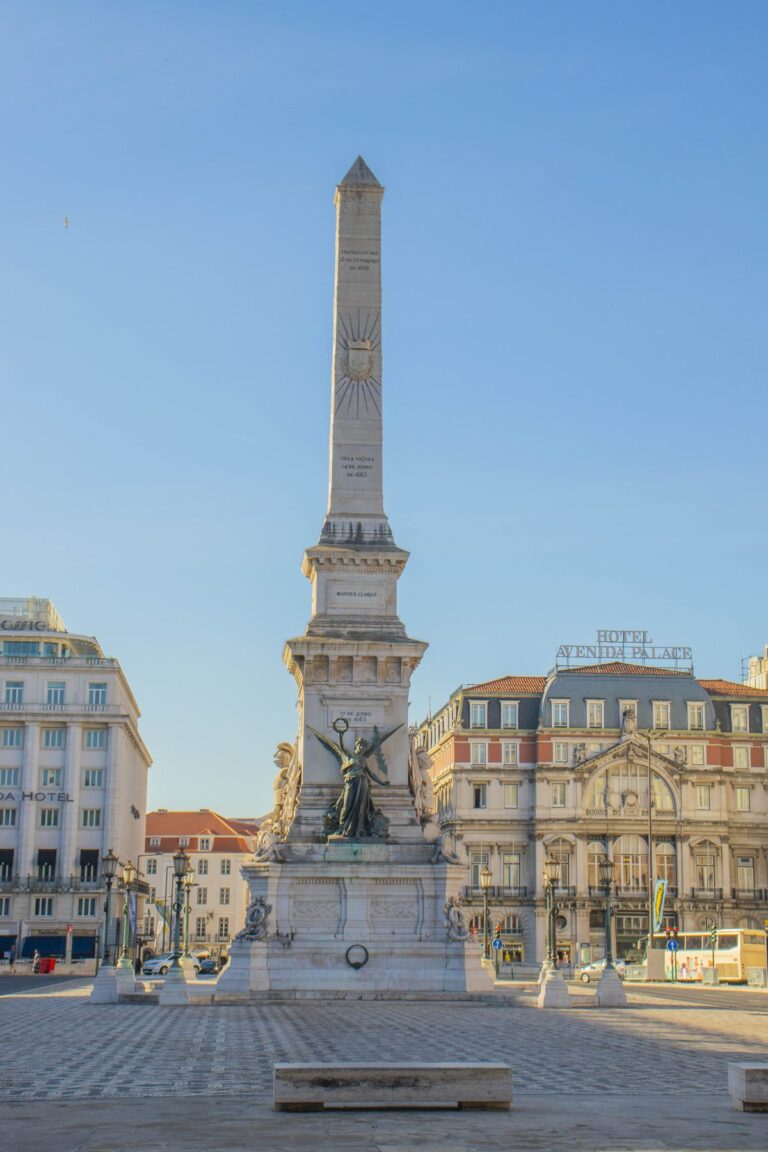 Restauradores obelisk at the foot of Avenida da Liberdade